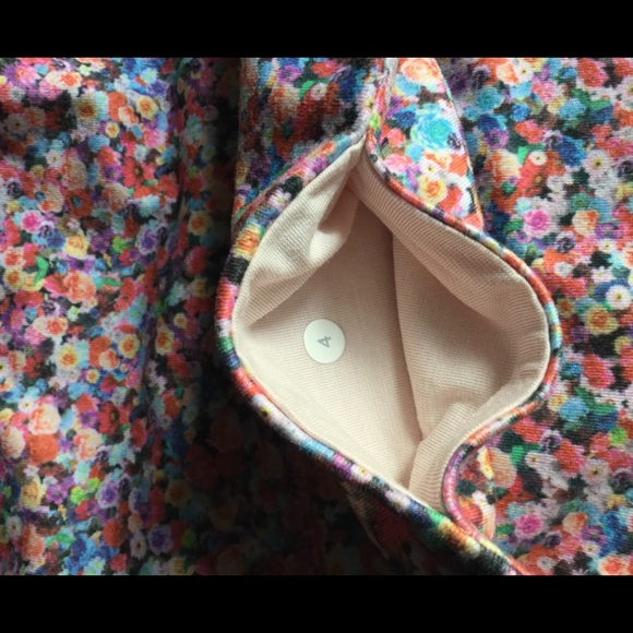 Lululemon Boogie Shorts size4 in Prism Petal Multi - Picture 5 of 7